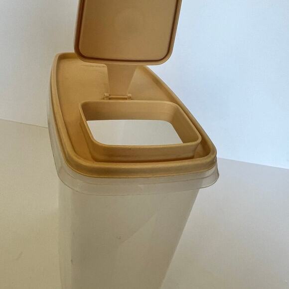 Vintage 20 cup XL cereal keeper storage, rectangle, flip pour spout - Picture 4 of 4